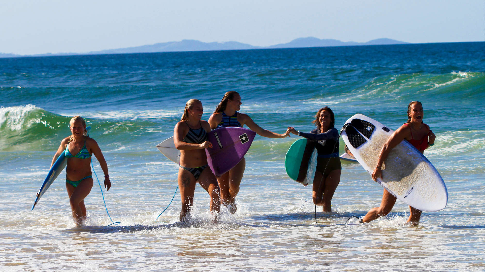 the-byron-at-byron-surfing-retreat-with-jenny-boggis-and-serena-adams