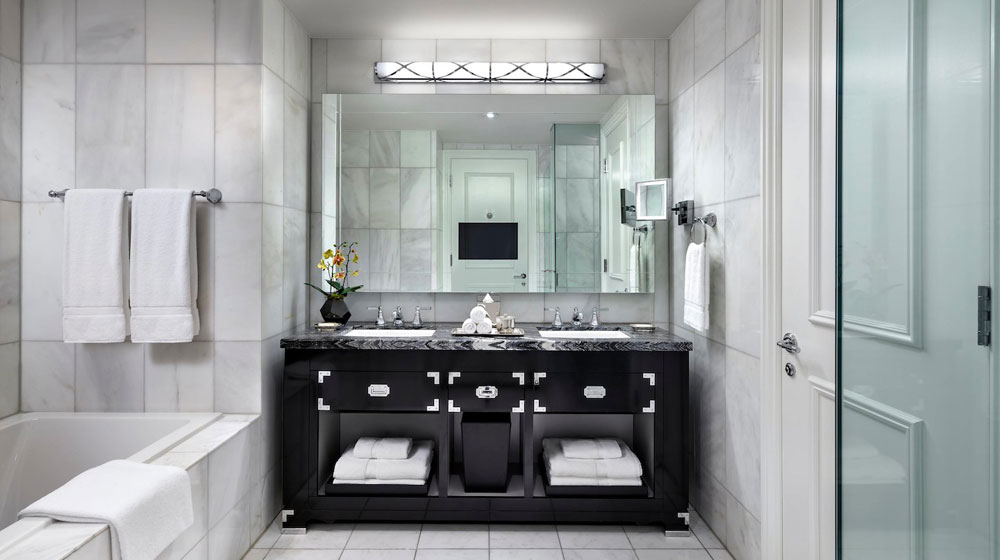 The St. Regis Toronto © | Superior Guest Bathroom