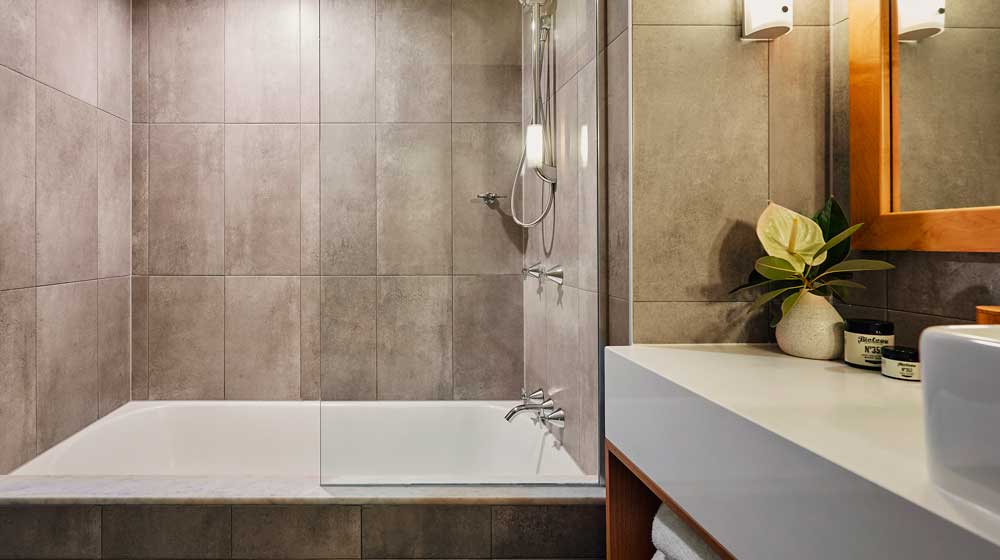 Daydream Island | Superior Room Bath/Shower