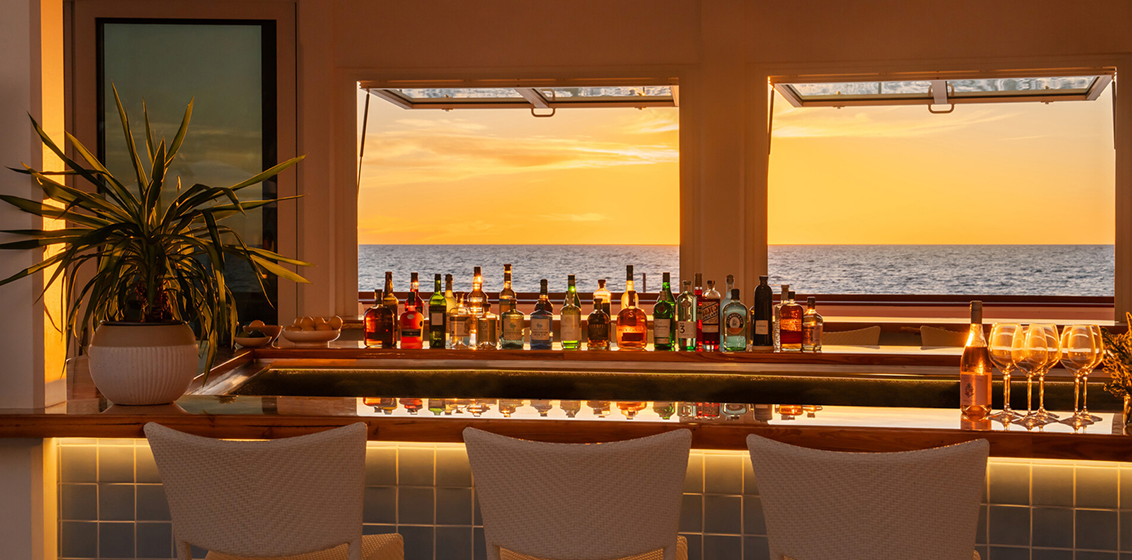 Naples Beach Club, A Four Seasons Resort Sunset Bar